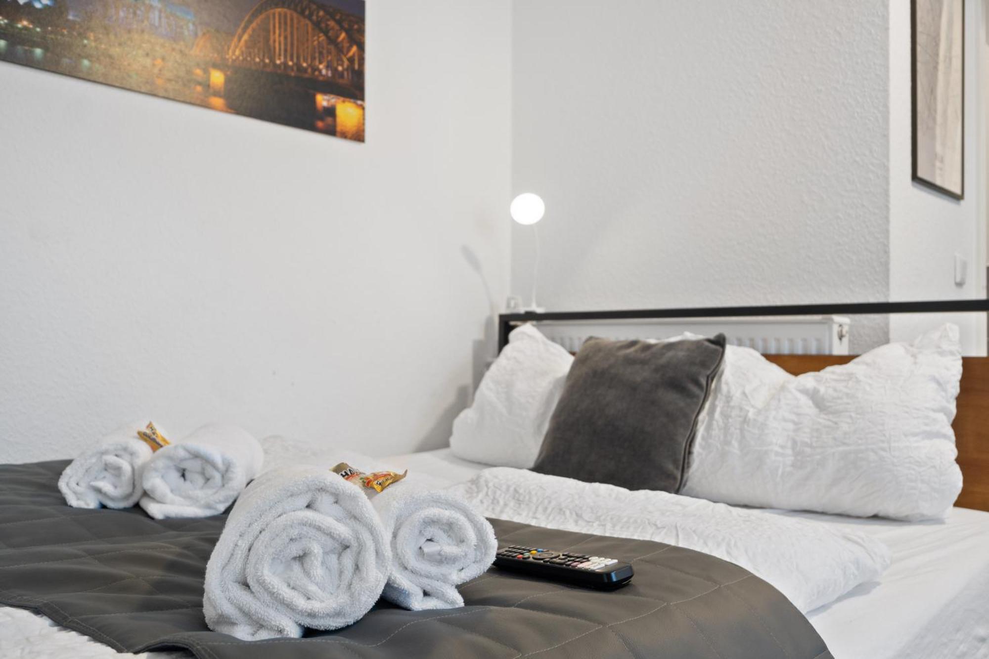 Modernes Apartement Am Rhein In Ruhiger Lage Koln Bagian luar foto